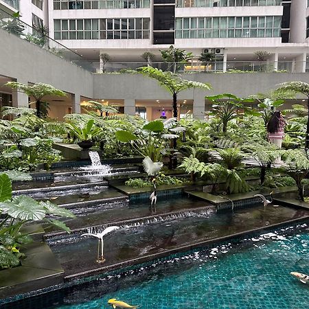 Modern Bauhaus Studio At Regalia Klcc Infinity Pool Kuala Lumpur Ngoại thất bức ảnh