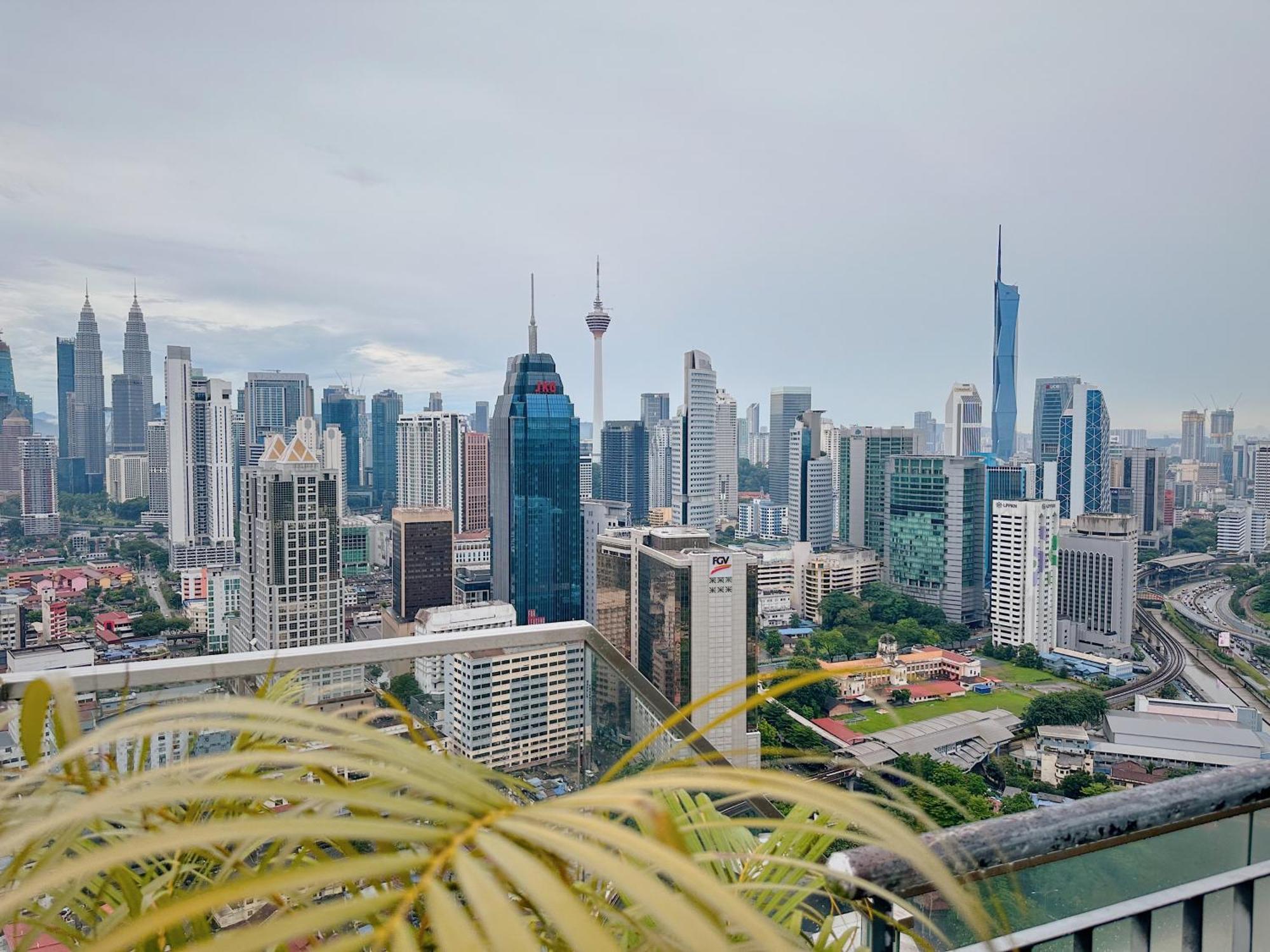 Modern Bauhaus Studio At Regalia Klcc Infinity Pool Kuala Lumpur Ngoại thất bức ảnh